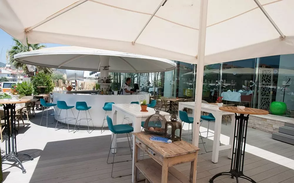 بار هتل بلو بی پلاتینیوم